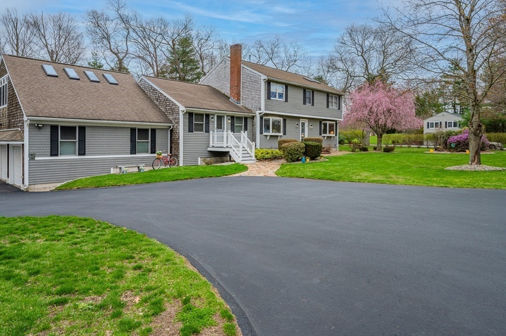 39 Dwelley Ave, Hanover, Massachusetts, 4 Bedrooms Bedrooms, 10 Rooms Rooms,2 BathroomsBathrooms,Residential,For Sale,Dwelley Ave,73506359