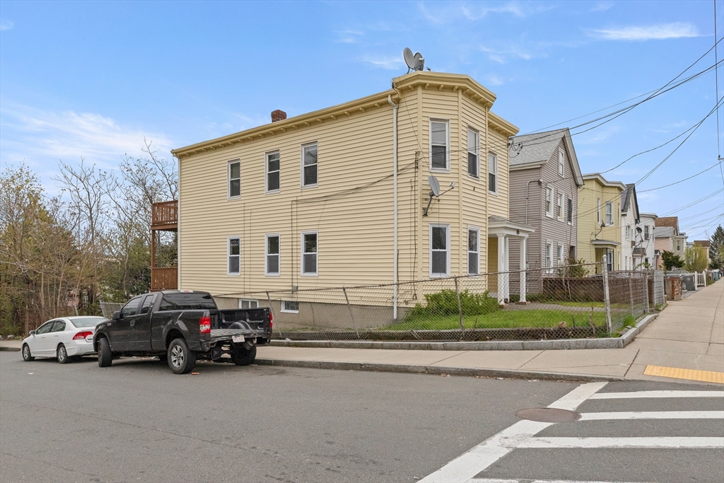 205 Webster Ave, Chelsea, Massachusetts, 4 Bedrooms Bedrooms, 8 Rooms Rooms,2 BathroomsBathrooms,Residential Income,For Sale,Webster Ave,73506383
