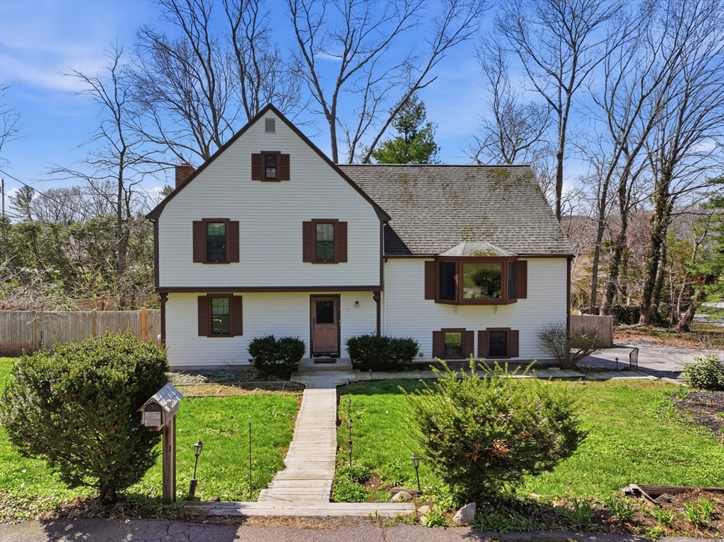 8 Three Ring Rd, Scituate, Massachusetts, 4 Bedrooms Bedrooms, 9 Rooms Rooms,2.5 BathroomsBathrooms,Residential,For Sale,Three Ring Rd,73506231