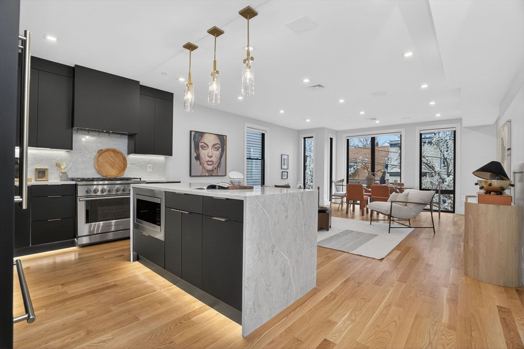 8-10 Mercer Street, Boston, Massachusetts, 3 Bedrooms Bedrooms, 6 Rooms Rooms,2 BathroomsBathrooms,Residential,For Sale,Mercer Street,73506277