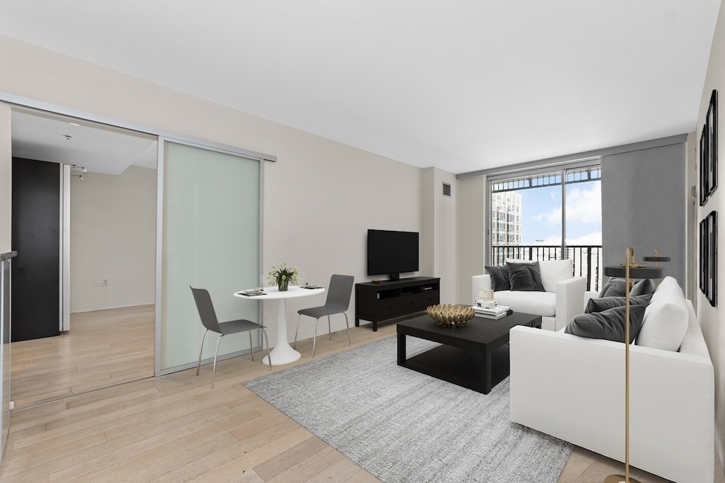 8 Museum Way, Cambridge, Massachusetts, 2 Bedrooms Bedrooms, 5 Rooms Rooms,2 BathroomsBathrooms,Residential,For Sale,Museum Way,73506393