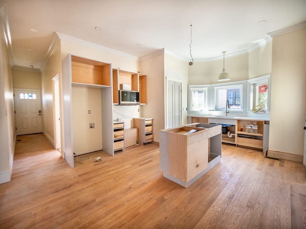 62 Welles Ave, Boston, Massachusetts, 6 Bedrooms Bedrooms, 12 Rooms Rooms,4 BathroomsBathrooms,Residential Income,For Sale,Welles Ave,73506403