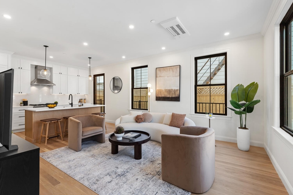 27 Shepard St, Boston, Massachusetts, 3 Bedrooms Bedrooms, 6 Rooms Rooms,2.5 BathroomsBathrooms,Residential,For Sale,Shepard St,73506425