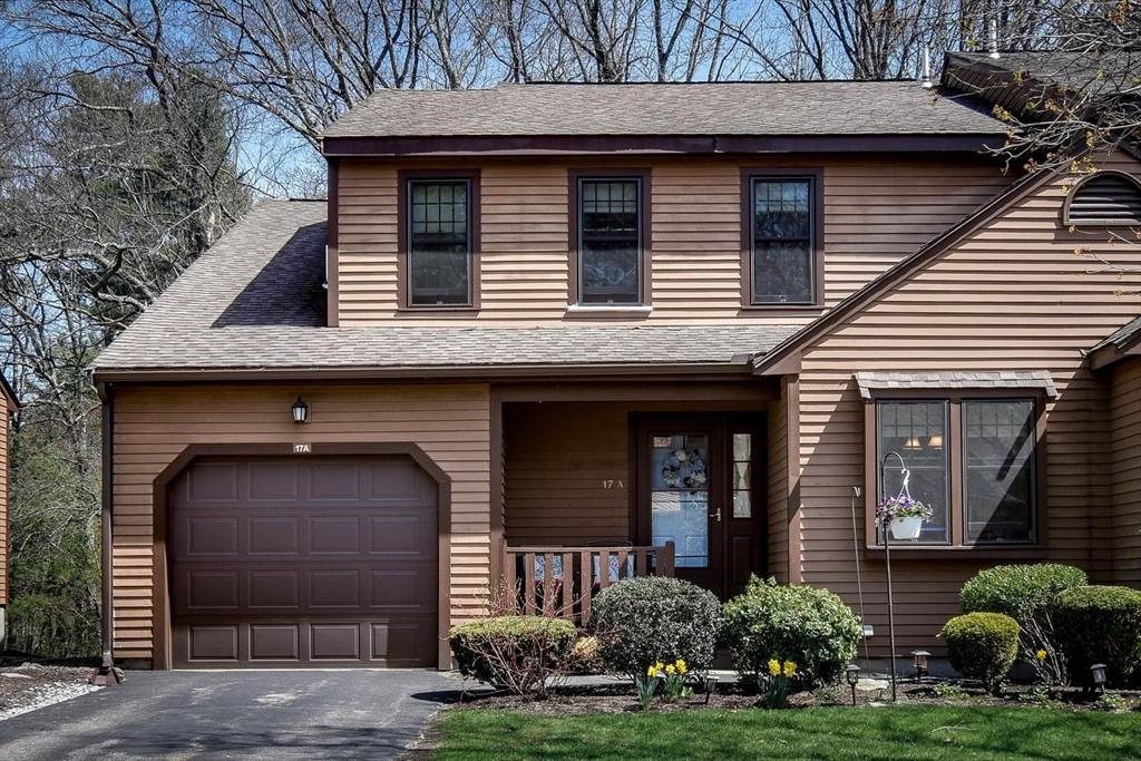 17 Hawthorne Village, Franklin, Massachusetts, 2 Bedrooms Bedrooms, 5 Rooms Rooms,2.5 BathroomsBathrooms,Residential,For Sale,Hawthorne Village,73506259