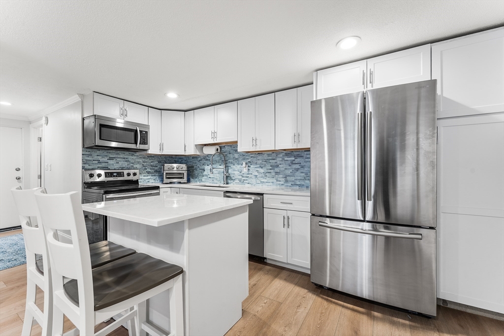 588 Main Street, Stoneham, Massachusetts, 1 Bedroom Bedrooms, 4 Rooms Rooms,1 BathroomBathrooms,Residential,For Sale,Main Street,73506421