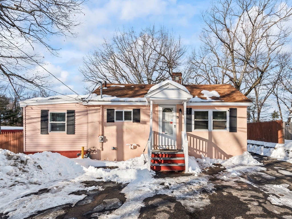 372 Litchfield St, Leominster, Massachusetts, 2 Bedrooms Bedrooms, 4 Rooms Rooms,1 BathroomBathrooms,Residential,For Sale,Litchfield St,73474711