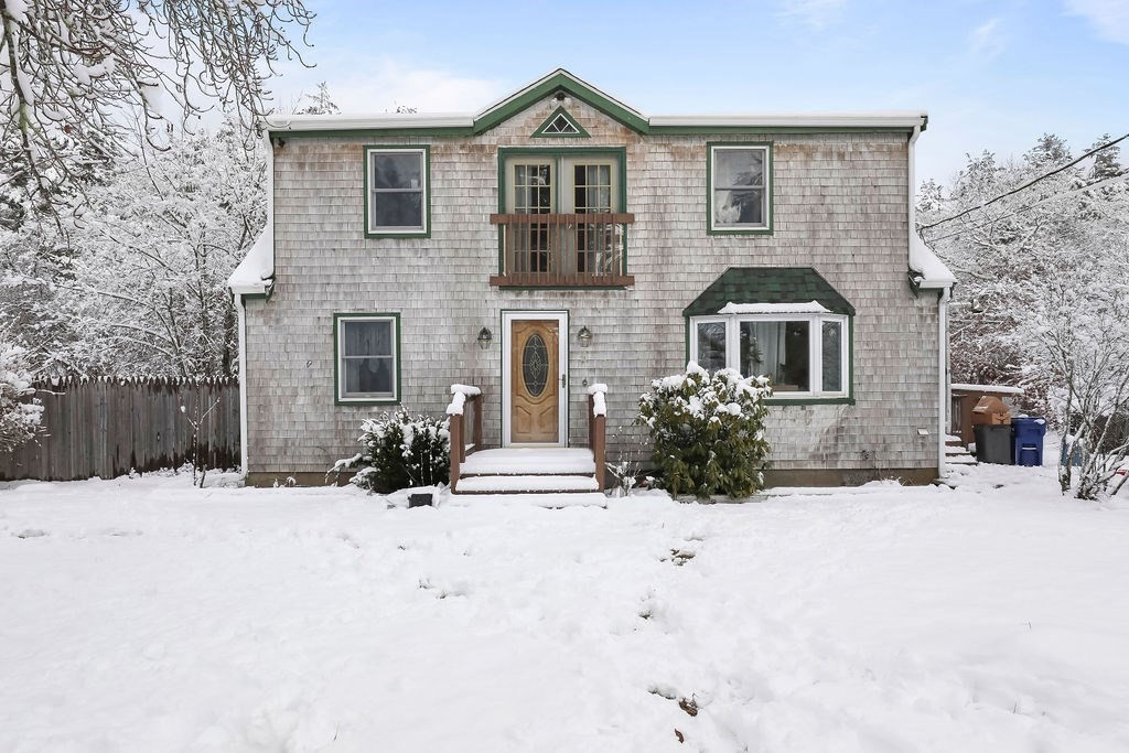 4 White Pine Ave, Wareham, Massachusetts, 6 Bedrooms Bedrooms, 9 Rooms Rooms,2 BathroomsBathrooms,Residential,For Sale,White Pine Ave,73470539