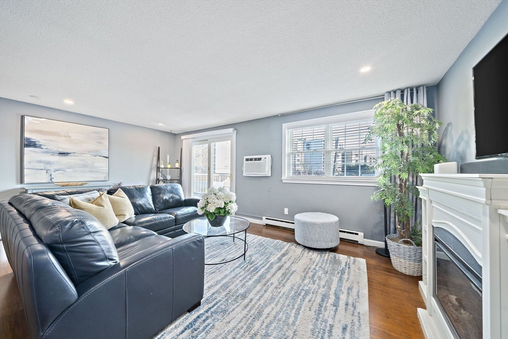 300 River St, Weymouth, Massachusetts, 2 Bedrooms Bedrooms, 5 Rooms Rooms,1 BathroomBathrooms,Residential,For Sale,River St,73472356