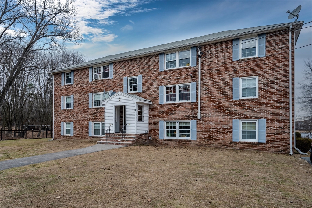 23 Frank St, Dracut, Massachusetts, 2 Bedrooms Bedrooms, 4 Rooms Rooms,1 BathroomBathrooms,Residential,For Sale,Frank St,73463984