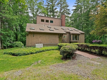 575 First Parish Rd, Scituate, Massachusetts, 3 Bedrooms Bedrooms, 6 Rooms Rooms,2 BathroomsBathrooms,Residential,For Sale,First Parish Rd,73489058