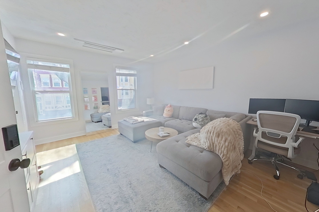 586 East Broadway, Boston, Massachusetts, 2 Bedrooms Bedrooms, 4 Rooms Rooms,1 BathroomBathrooms,Residential Lease,For Rent,East Broadway,73501518