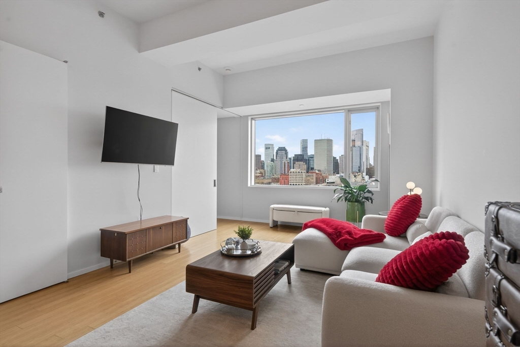 141 Dorchester Ave, Boston, Massachusetts, 1 Bedroom Bedrooms, 3 Rooms Rooms,1 BathroomBathrooms,Residential,For Sale,Dorchester Ave,73506521