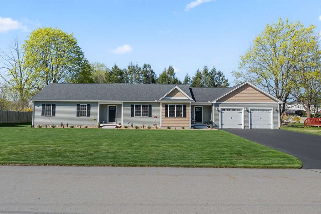 17 Brodeur Ave, Webster, Massachusetts, 3 Bedrooms Bedrooms, 6 Rooms Rooms,2 BathroomsBathrooms,Residential,For Sale,Brodeur Ave,73505810