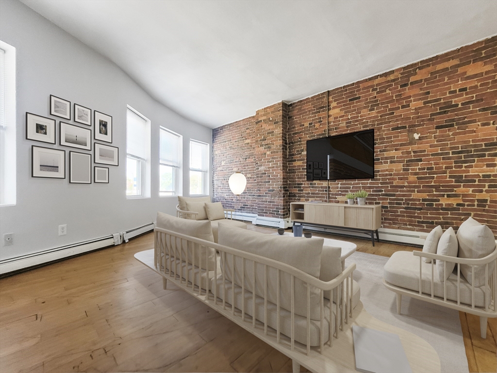 338-342 Warren, Boston, Massachusetts, 3 Bedrooms Bedrooms, 4 Rooms Rooms,1 BathroomBathrooms,Residential Lease,For Rent,Warren,73506531