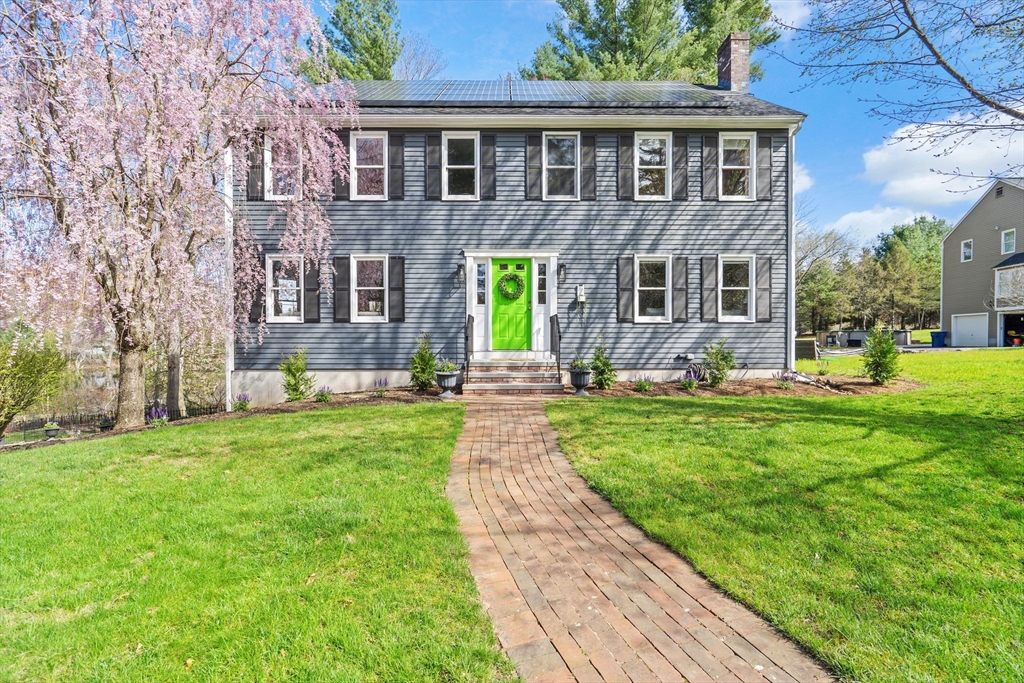 7 Holbrook St, Medway, Massachusetts, 4 Bedrooms Bedrooms, 9 Rooms Rooms,2.5 BathroomsBathrooms,Residential,For Sale,Holbrook St,73506526