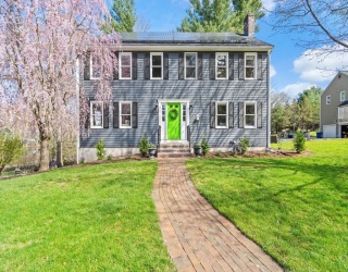 7 Holbrook St, Medway, Massachusetts, 4 Bedrooms Bedrooms, 9 Rooms Rooms,2.5 BathroomsBathrooms,Residential,For Sale,Holbrook St,73506526