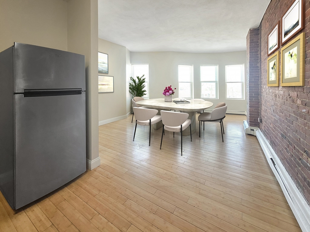 338-342 Warren, Boston, Massachusetts, 3 Bedrooms Bedrooms, 4 Rooms Rooms,1 BathroomBathrooms,Residential Lease,For Rent,Warren,73506534