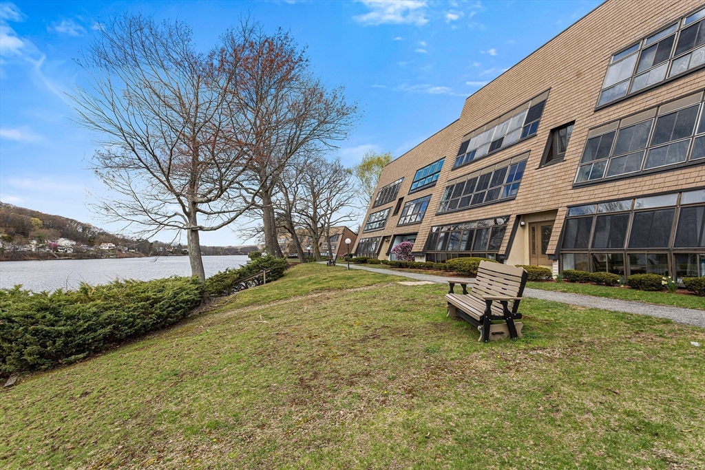 7 Eaglehead Ter, Shrewsbury, Massachusetts, 2 Bedrooms Bedrooms, 5 Rooms Rooms,2 BathroomsBathrooms,Residential,For Sale,Eaglehead Ter,73506462