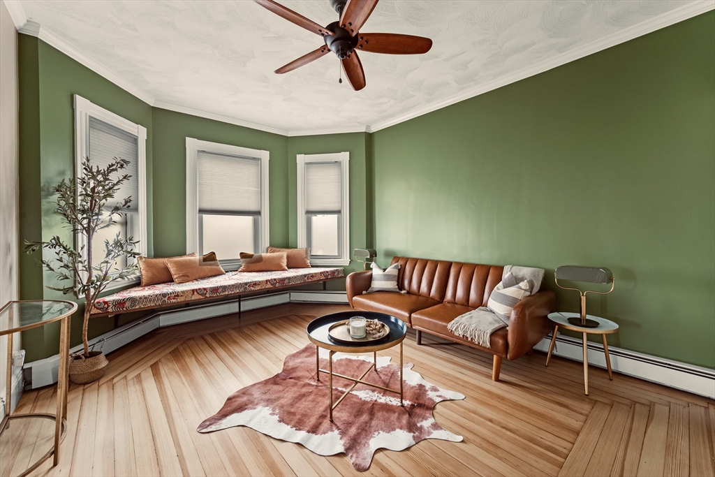 7 English St, Salem, Massachusetts, 2 Bedrooms Bedrooms, 5 Rooms Rooms,1 BathroomBathrooms,Residential,For Sale,English St,73506557