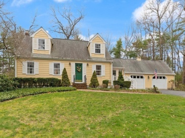 40 Summer Street, Easton, Massachusetts, 3 Bedrooms Bedrooms, 7 Rooms Rooms,1.5 BathroomsBathrooms,Residential,For Sale,Summer Street,73506577