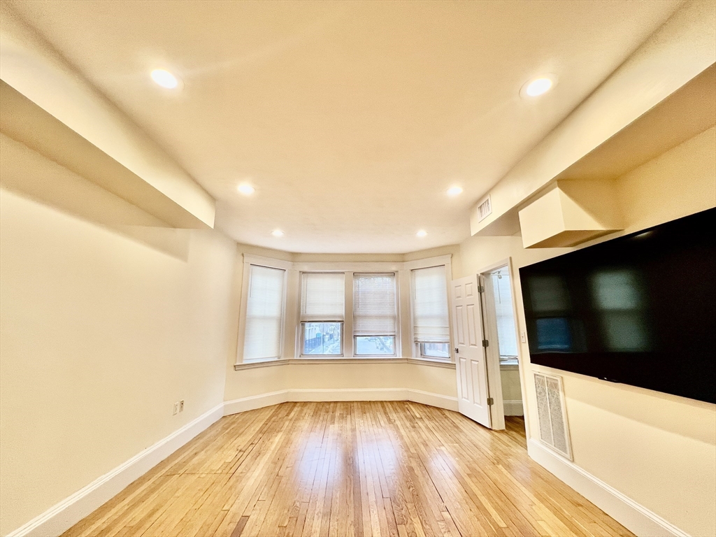 69 Babcock St, Brookline, Massachusetts, 4 Bedrooms Bedrooms, 6 Rooms Rooms,3 BathroomsBathrooms,Residential Lease,For Rent,Babcock St,73506592