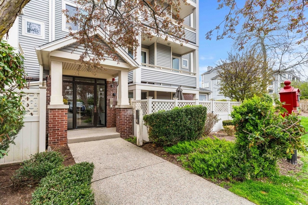 200 Falls Blvd., Quincy, Massachusetts, 2 Bedrooms Bedrooms, 4 Rooms Rooms,2 BathroomsBathrooms,Residential,For Sale,Falls Blvd.,73506481