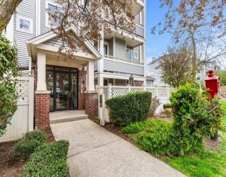 200 Falls Blvd., Quincy, Massachusetts, 2 Bedrooms Bedrooms, 4 Rooms Rooms,2 BathroomsBathrooms,Residential,For Sale,Falls Blvd.,73506481