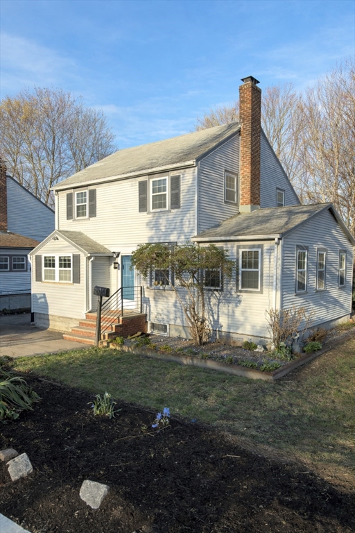 1 Gwinnett St, Boston, Massachusetts, 4 Bedrooms Bedrooms, 6 Rooms Rooms,1.5 BathroomsBathrooms,Residential,For Sale,Gwinnett St,73498351