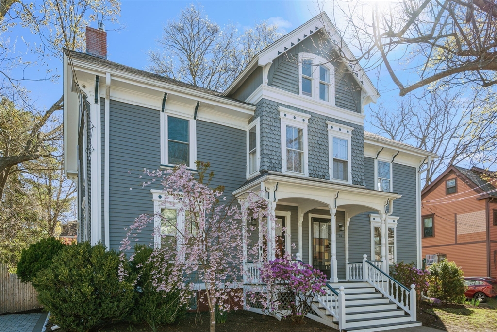 24 Otis St, Watertown, Massachusetts, 4 Bedrooms Bedrooms, 7 Rooms Rooms,2 BathroomsBathrooms,Residential,For Sale,Otis St,73506507