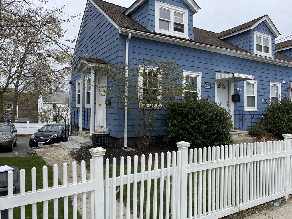 834 Main, Melrose, Massachusetts, 2 Bedrooms Bedrooms, 4 Rooms Rooms,1 BathroomBathrooms,Residential Lease,For Rent,Main,73506510