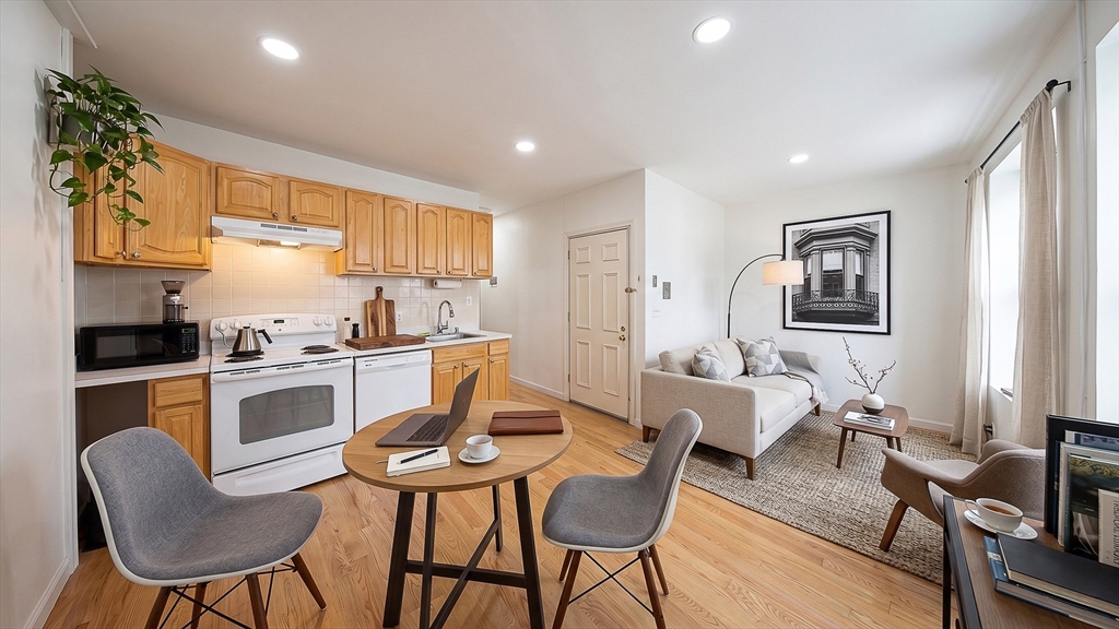 74 Tyler St, Boston, Massachusetts, 2 Bedrooms Bedrooms, 5 Rooms Rooms,1 BathroomBathrooms,Residential,For Sale,Tyler St,73506625