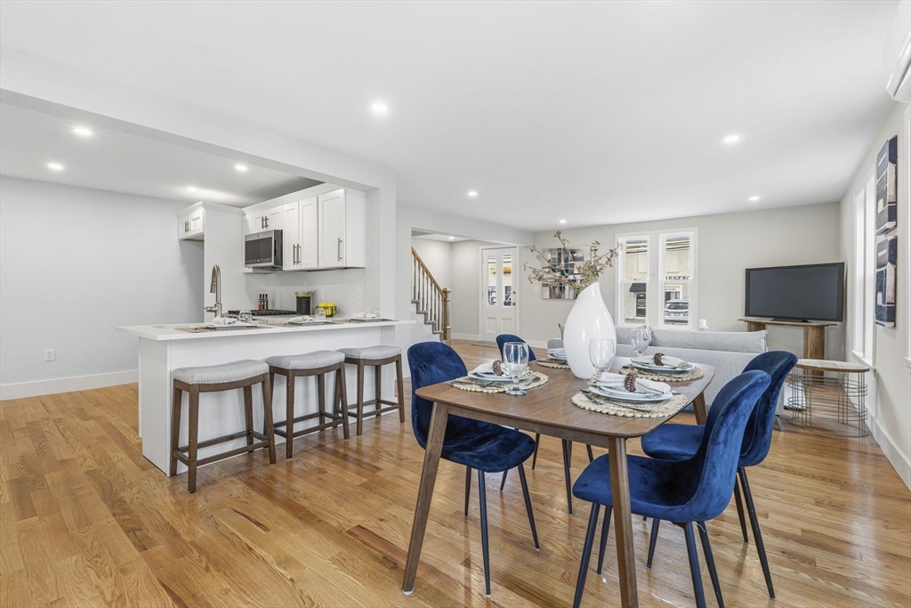 8 Hammatt St, Ipswich, Massachusetts, 3 Bedrooms Bedrooms, 6 Rooms Rooms,2.5 BathroomsBathrooms,Residential,For Sale,Hammatt St,73506508
