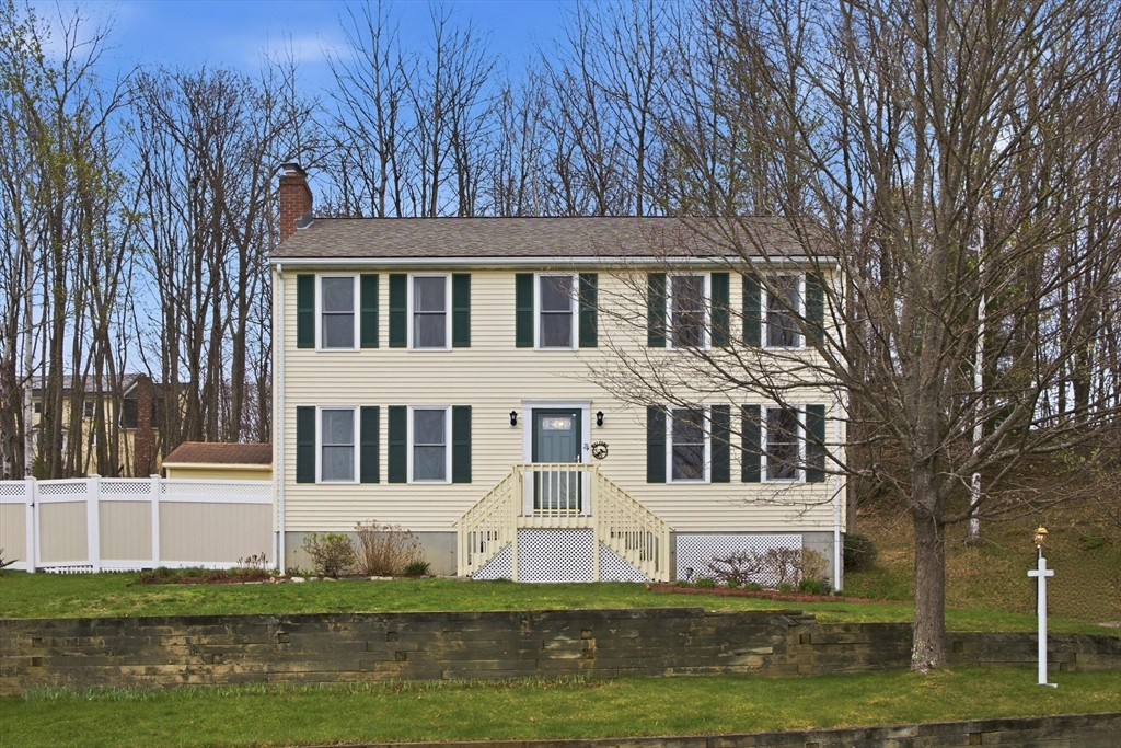 74 Bracken Drive, Marlborough, Massachusetts, 4 Bedrooms Bedrooms, 11 Rooms Rooms,3.5 BathroomsBathrooms,Residential,For Sale,Bracken Drive,73506646