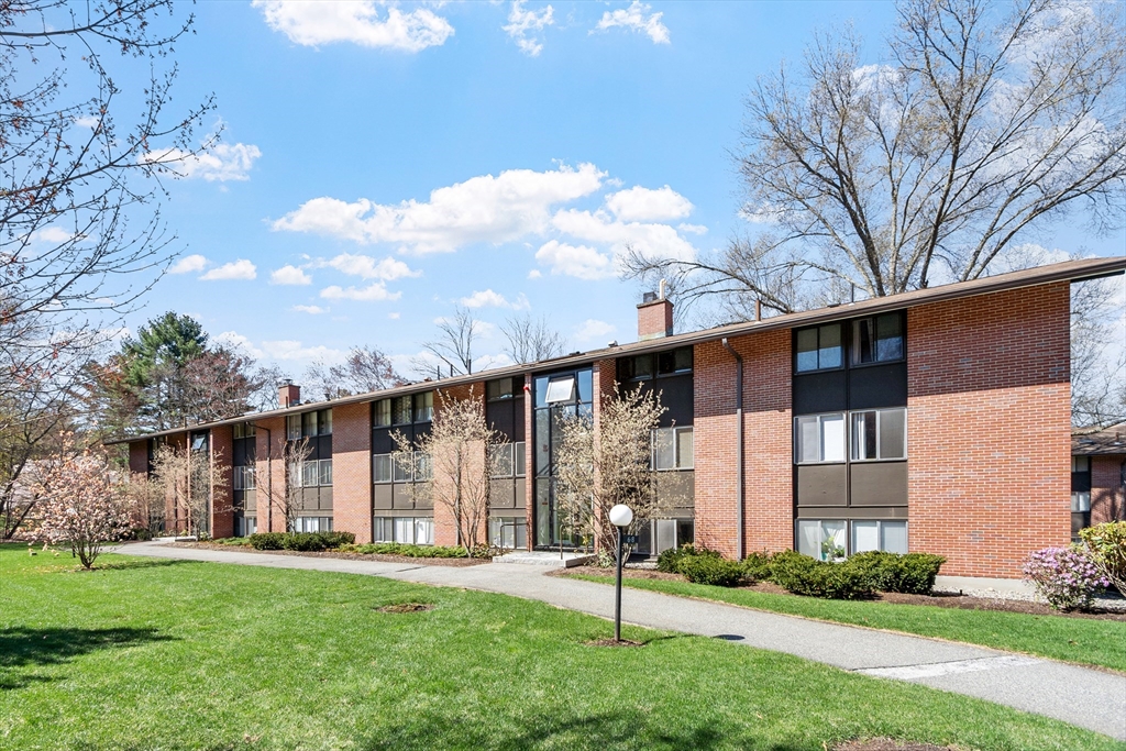 8 Longwood Dr, Andover, Massachusetts, 1 Bedroom Bedrooms, 3 Rooms Rooms,1 BathroomBathrooms,Residential,For Sale,Longwood Dr,73506648