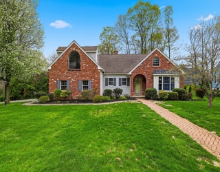 7 Brewster Rd, West Springfield, Massachusetts, 4 Bedrooms Bedrooms, 8 Rooms Rooms,2 BathroomsBathrooms,Residential,For Sale,Brewster Rd,73506733