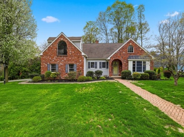7 Brewster Rd, West Springfield, Massachusetts, 4 Bedrooms Bedrooms, 8 Rooms Rooms,2 BathroomsBathrooms,Residential,For Sale,Brewster Rd,73506733