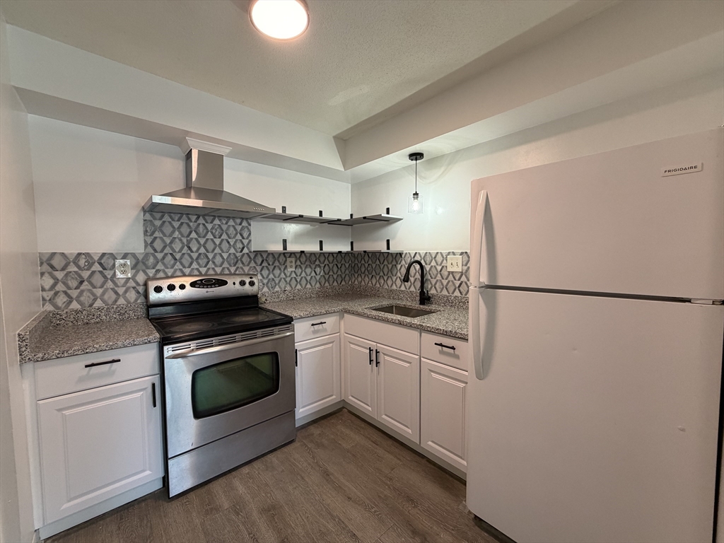 158-162 Water, Lawrence, Massachusetts, 2 Bedrooms Bedrooms, 3 Rooms Rooms,1 BathroomBathrooms,Residential Lease,For Rent,Water,73506765