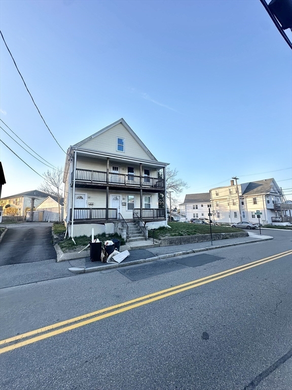 98 Sumner St, Quincy, Massachusetts, 6 Bedrooms Bedrooms, 11 Rooms Rooms,2.5 BathroomsBathrooms,Residential Income,For Sale,Sumner St,73506763