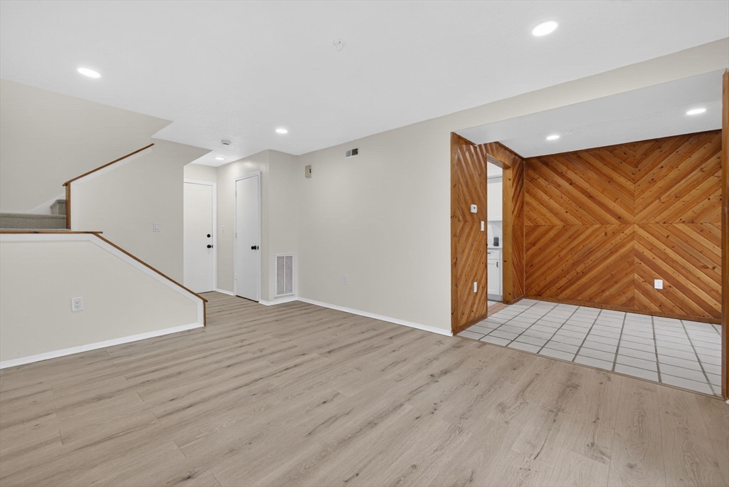 60 Laurelwood, Stoughton, Massachusetts, 3 Bedrooms Bedrooms, 4 Rooms Rooms,1.5 BathroomsBathrooms,Residential,For Sale,Laurelwood,73506771