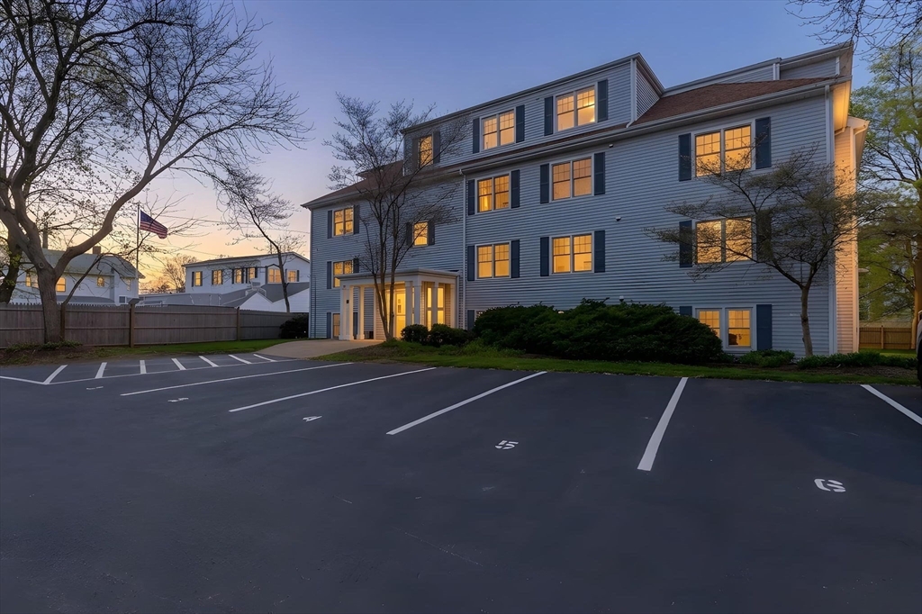 14 Webb Pl, Mansfield, Massachusetts, 2 Bedrooms Bedrooms, 5 Rooms Rooms,2 BathroomsBathrooms,Residential,For Sale,Webb Pl,73506794