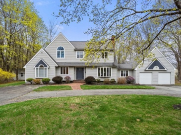 13 Lyndon Road, Sharon, Massachusetts, 3 Bedrooms Bedrooms, 8 Rooms Rooms,3 BathroomsBathrooms,Residential,For Sale,Lyndon Road,73506807