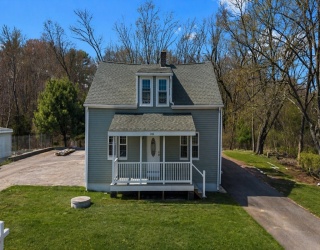 246 Winthrop St, Rehoboth, Massachusetts, 3 Bedrooms Bedrooms, 8 Rooms Rooms,2 BathroomsBathrooms,Residential,For Sale,Winthrop St,73506819