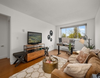 326 Broadway, Somerville, Massachusetts, 1 Bedroom Bedrooms, 3 Rooms Rooms,1 BathroomBathrooms,Residential,For Sale,Broadway,73506714