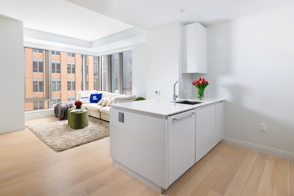 135 Seaport Blvd, Boston, Massachusetts, 1 Bedroom Bedrooms, 2 Rooms Rooms,1 BathroomBathrooms,Residential,For Sale,Seaport Blvd,73506560
