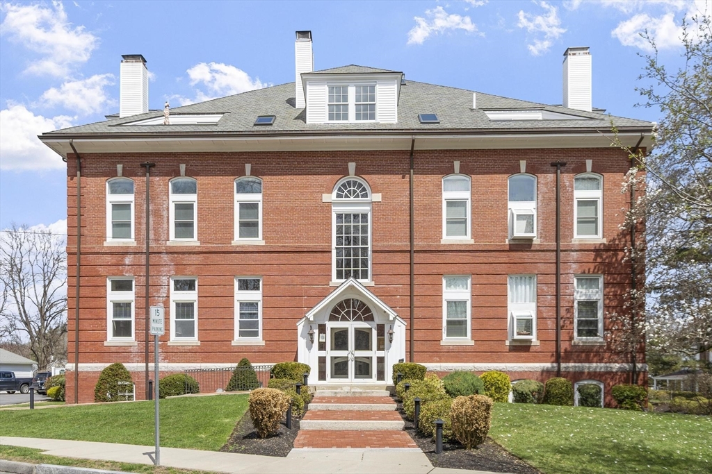 66 Haskell, Beverly, Massachusetts, 2 Bedrooms Bedrooms, 4 Rooms Rooms,1.5 BathroomsBathrooms,Residential,For Sale,Haskell,73506455