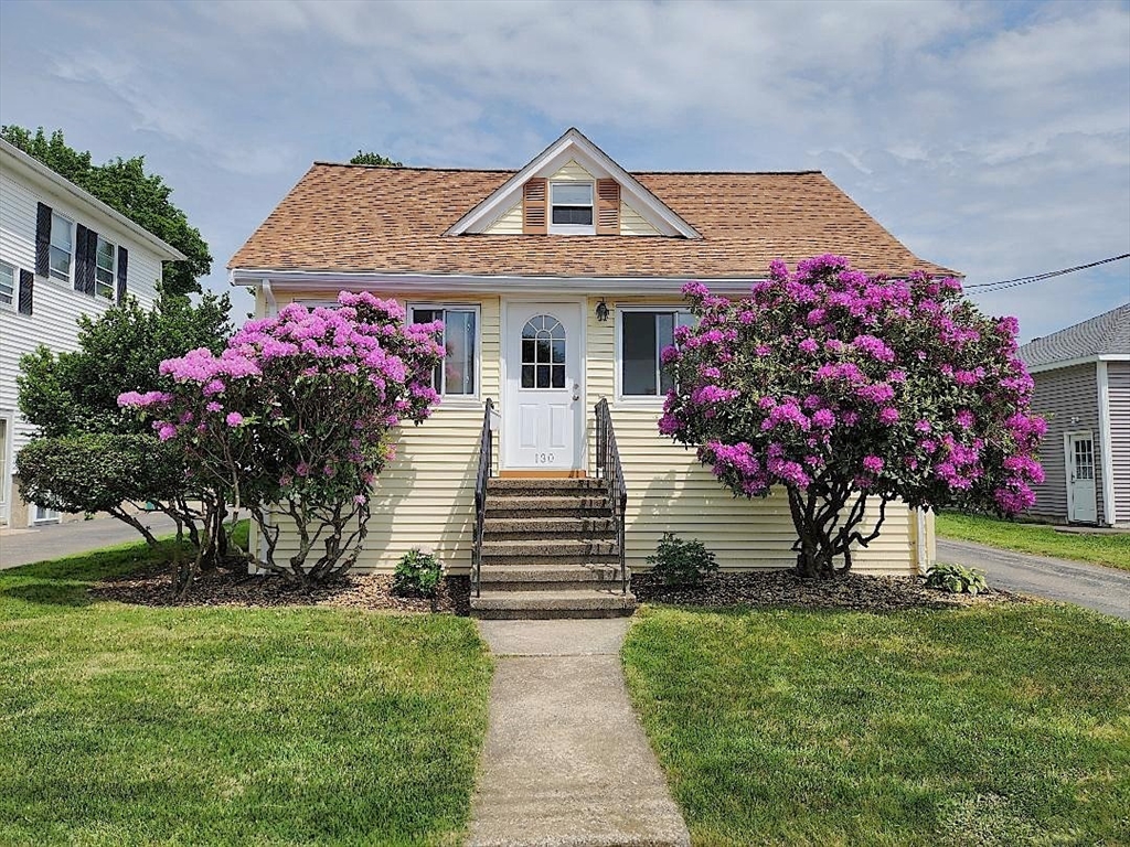 130 Monroe St, Norwood, Massachusetts, 3 Bedrooms Bedrooms, 6 Rooms Rooms,1 BathroomBathrooms,Residential,For Sale,Monroe St,73506540