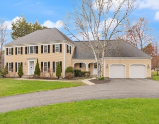 25 Saddle Club Rd, Lexington, Massachusetts, 5 Bedrooms Bedrooms, 9 Rooms Rooms,3.5 BathroomsBathrooms,Residential Lease,For Rent,Saddle Club Rd,73506677