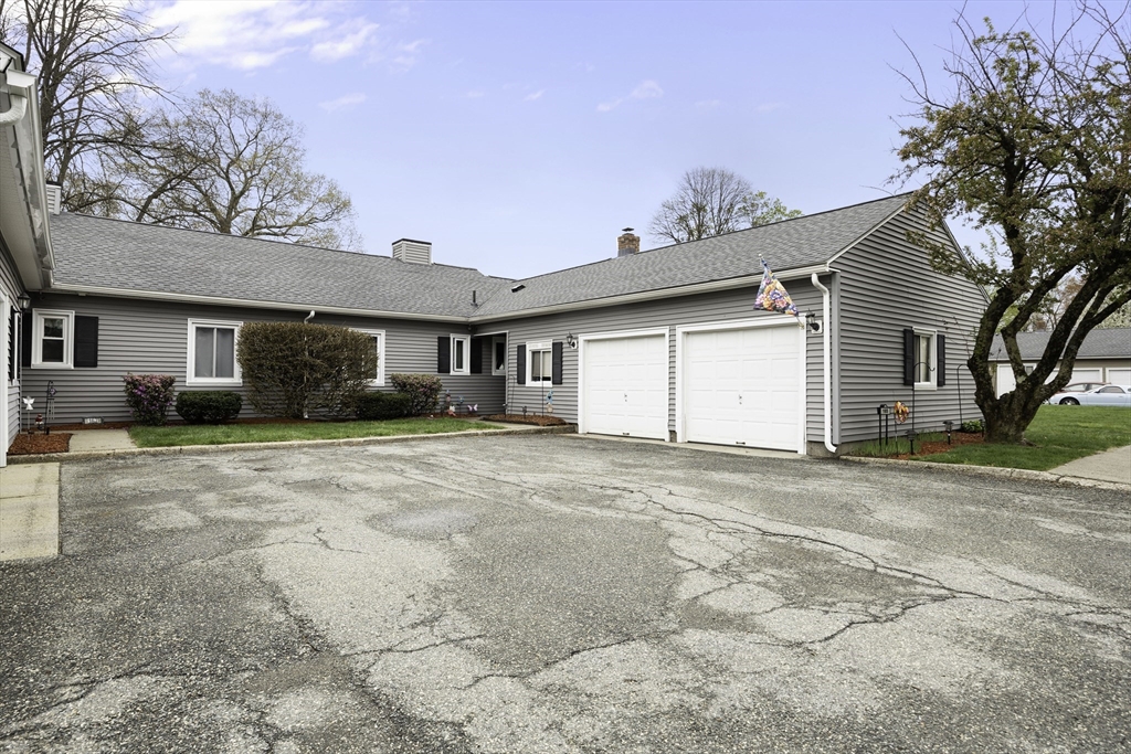 165 Applewood Drive, Chicopee, Massachusetts, 3 Bedrooms Bedrooms, 6 Rooms Rooms,1.5 BathroomsBathrooms,Residential,For Sale,Applewood Drive,73506684