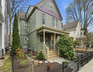 16 Claremon St, Somerville, Massachusetts, 4 Bedrooms Bedrooms, 12 Rooms Rooms,2.5 BathroomsBathrooms,Residential,For Sale,Claremon St,73506683