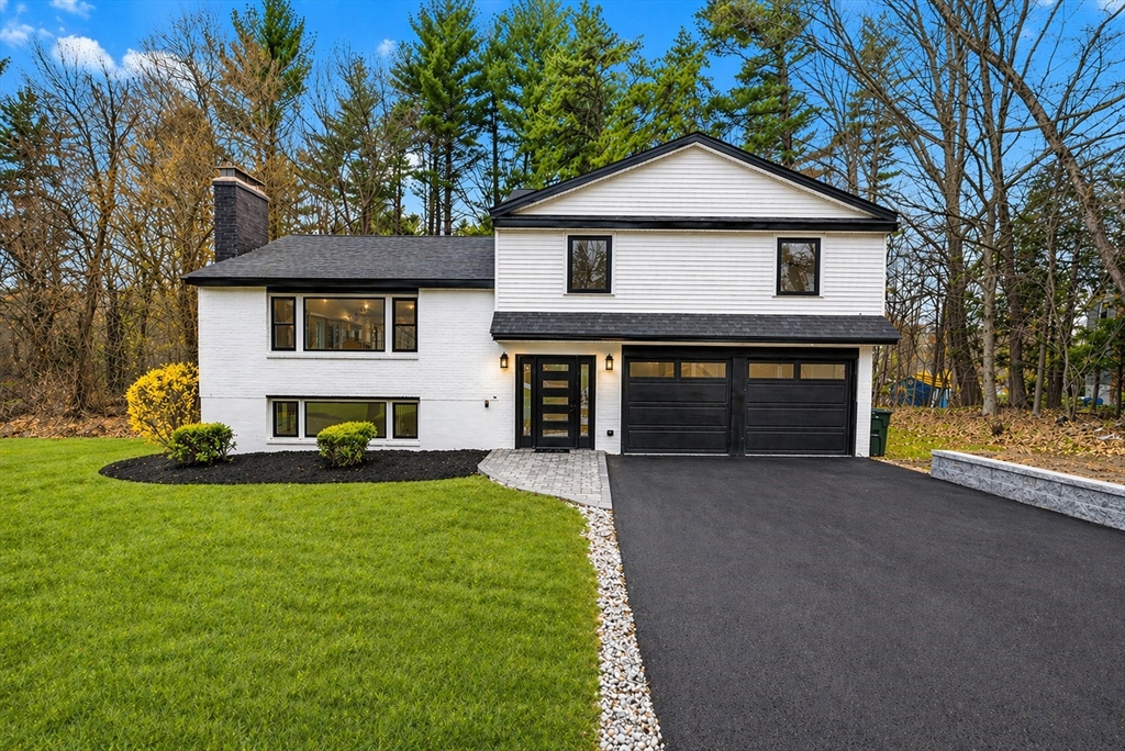 1 Hunter Dr, Andover, Massachusetts, 4 Bedrooms Bedrooms, 9 Rooms Rooms,3 BathroomsBathrooms,Residential,For Sale,Hunter Dr,73506673